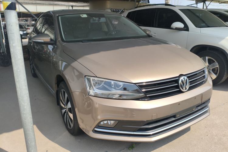 Used Volkswagen Sagitar 2017 230TSI Automatic Comfort Version Front Right 45 Deg