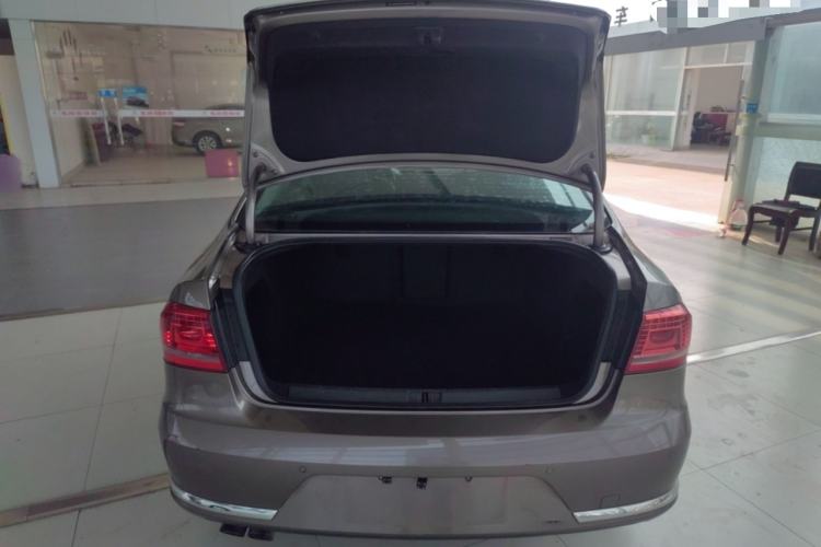 Used Volkswagen Magotan 2013 1.8TSI Luxury Model Trunk