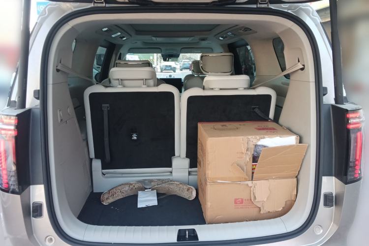 Used Volvo EM90 2025 Ultra Six-Seater Trunk