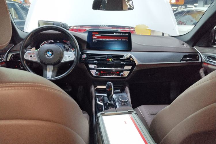 Used BMW 5 Series 2022 Second Facelift 530Li Leading Edition M Sport Package
