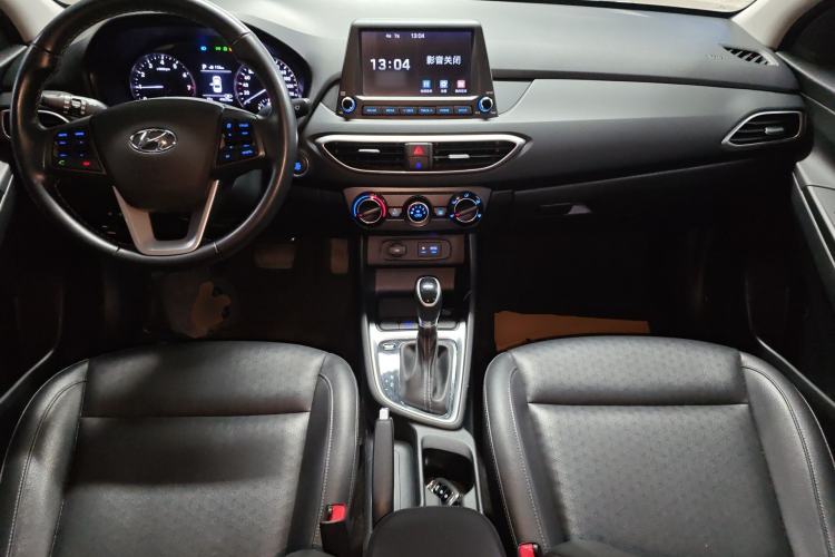 Used Hyundai Celesta 2017 1.6L Automatic Yueshin Edition DLX Center Console