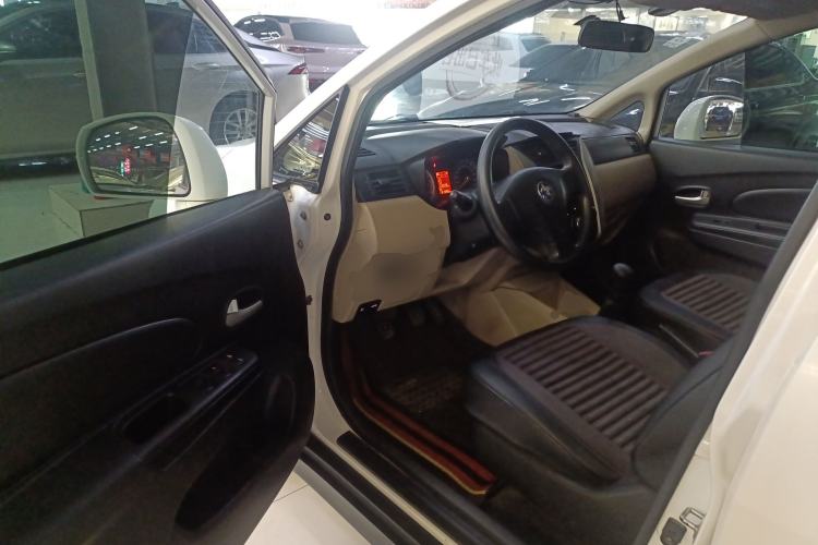 Used Venucia R50 2013 1.6L Manual Fashion Edition Driver Seat