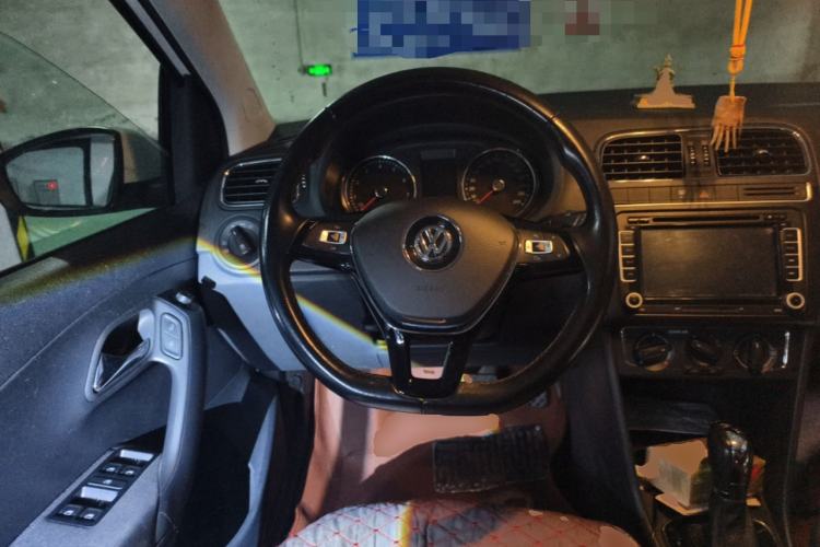 Used Volkswagen Polo 2016 1.6L Automatic Comfort Model Steering Wheel