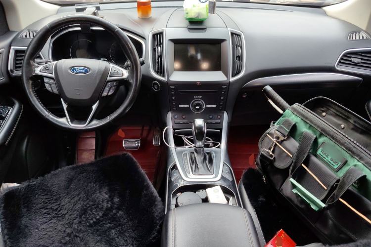 Used Ford Edge 2016 EcoBoost 245 Four-Wheel Drive Titanium 7-Seater Center Console