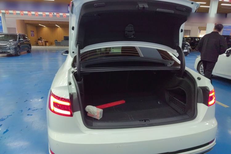 Used Audi A4L 2019 40 TFSI Fashion Version China V