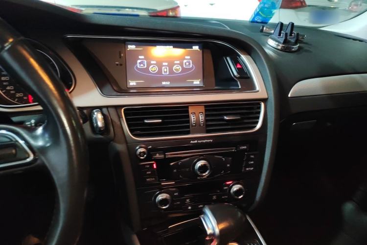 Used Audi A4L 2015 35 TFSI Automatic Standard Model Audio And AC Panel