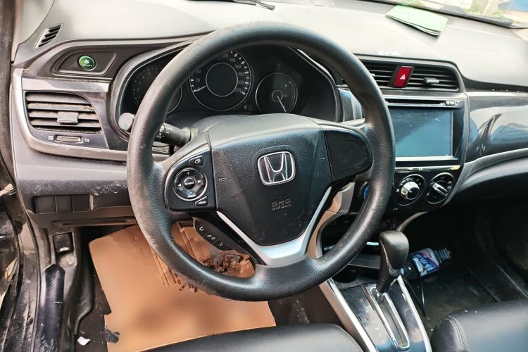 Used Honda Crider 2015 1.8L automatic luxury edition
