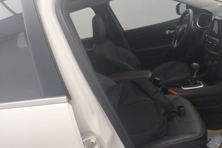 Used Jeep Cherokee 2016 2.4L Leading Edition Right Front Seat