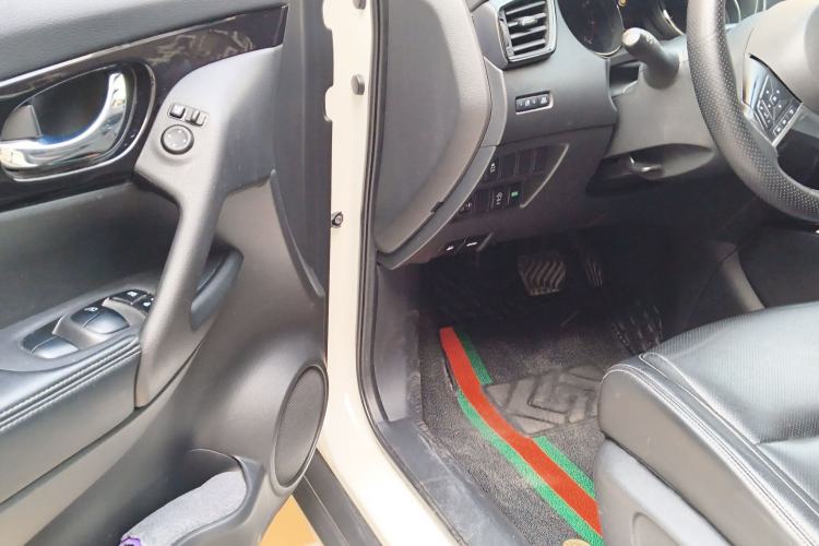 Used Nissan X-Trail 2022 2.0L Two-Wheel Drive Smart Connect & Comfort Edition Driver Seat