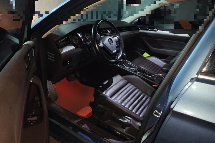 Used Volkswagen Variant 2016 380TSI Two-Wheel-Drive Style Edition Driver Seat