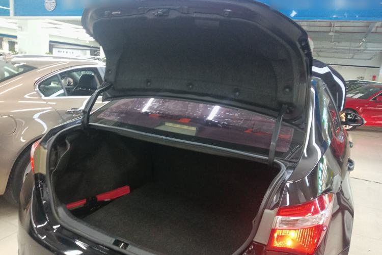 Used Toyota Corolla 2014 1.6L CVT GL Trunk