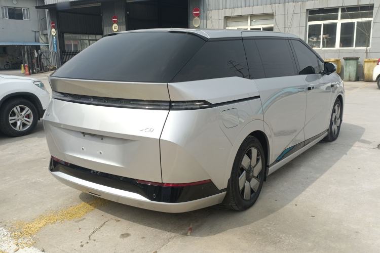 Used XPeng X9 2024 702 Ultra-Long Range Pro Rear Right 45 Deg