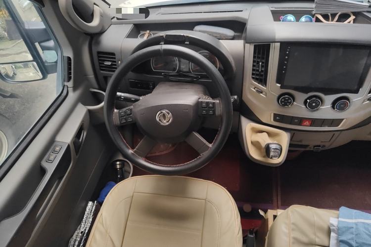Used Dongfeng Yufeng Yufeng 2016 2.5T Lingyun Edition Yulibao Short Wheelbase Mid-Roof National V ZD25
