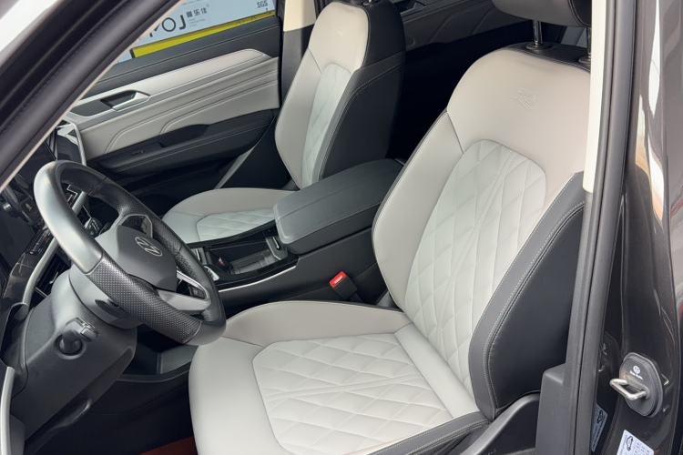 Used Volkswagen Tavendor 2024 380TSI All-Wheel-Drive R-Line Cruise Premium Edition Left Front Seat