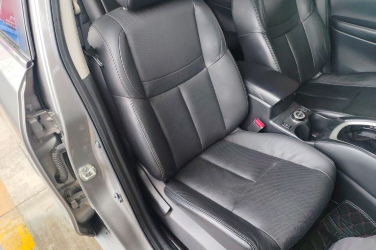 Used Nissan X-Trail 2014 2.5L CVT Leading Edition 4WD Right Front Seat