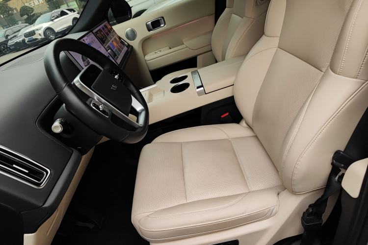 Used Li Auto L8 2023 Pro Model
