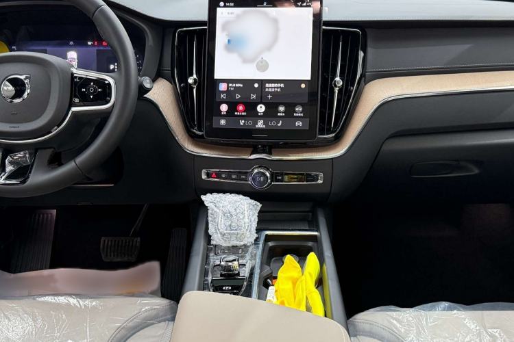 Used Volvo XC60 2026 B5 4x4 Smart Luxury Edition
