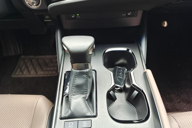 Used Lexus ES 2023 200 Excellence Edition Interior 4