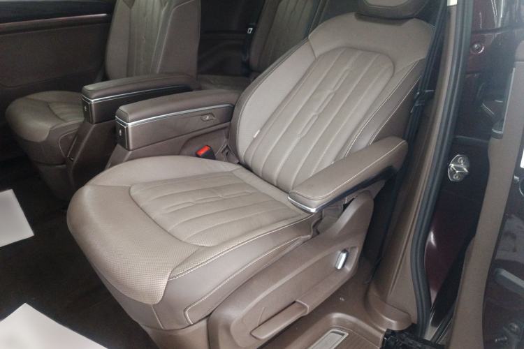 Used Volkswagen Viloran 2022 330TSI Luxury Edition Interior 2