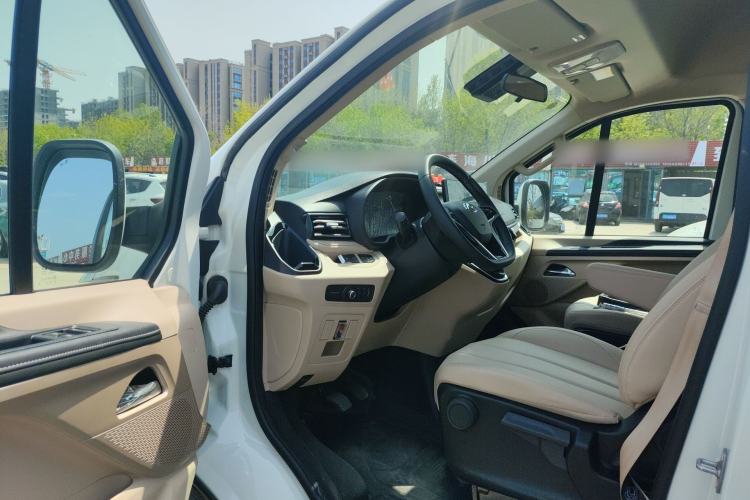 Used SAIC MAXUS Xintu V70 2025 2.0T Manual Long Wheelbase Mid-Height Luxury Version 9 Seats
