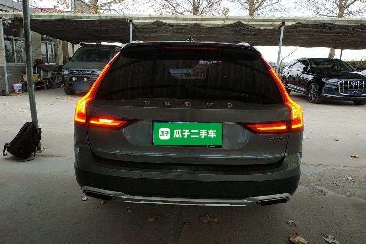 Used Volvo V90 2017 Cross Country T5 AWD Smart Range Edition