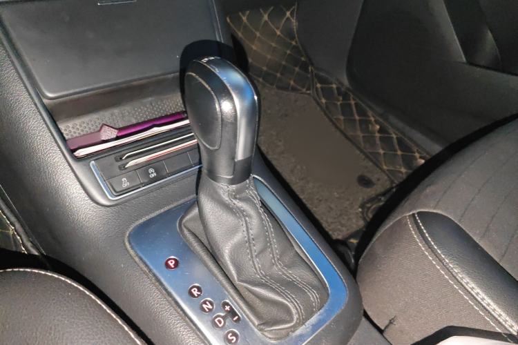 Used Volkswagen Tiguan L 2016 280TSI Automatic Two-Wheel-Drive Silk Road Style Edition
