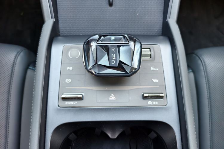 Used BYD Qin L 2025 DM-i Smart Drive 80KM Leading Model Gear Lever