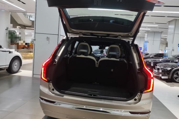 Used Volvo XC90 2025 Facelifted B6 Zhiyuan Luxury Version with 6 Seats