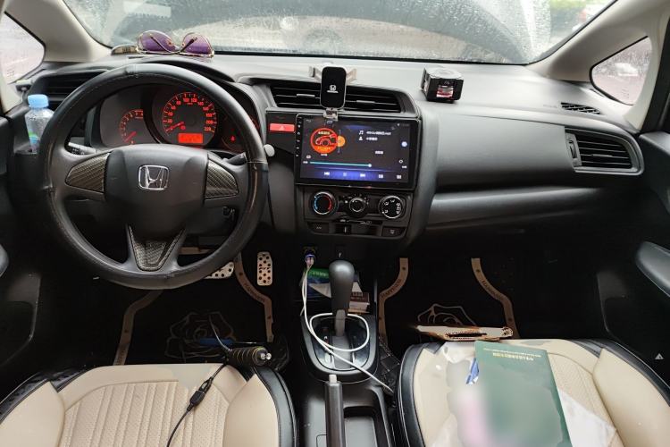 Used Honda Fit 2014 1.5L LX CVT Comfort Model Center Console