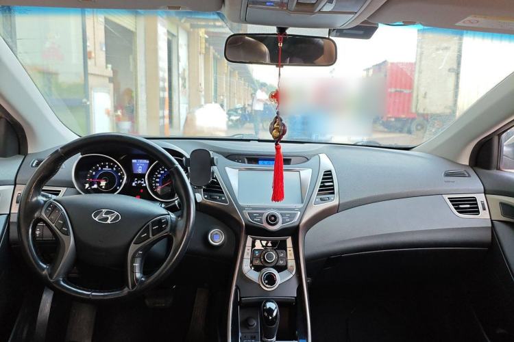 Used Hyundai Elantra (5th Generation / Langdong) 2015 1.6L Automatic Leading Model Center Console