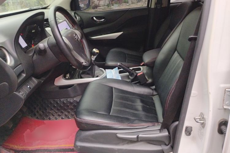 Used Nissan Navara 2017 2.5L Manual 4x4 Luxury Edition QR25 Left Front Seat