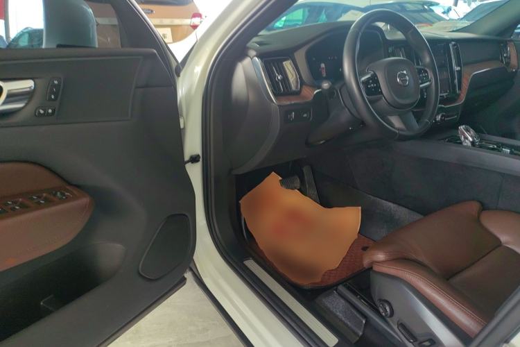 Used Volvo XC60 2022 B5 4x4 Smart Luxury Edition
