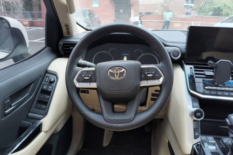 Used Toyota Land Cruiser 2022 3500 3.5T GXR with 20 Wheels Velvet Interior Ambient Lighting and Creep Mode—Middle East Edition Steering Wheel