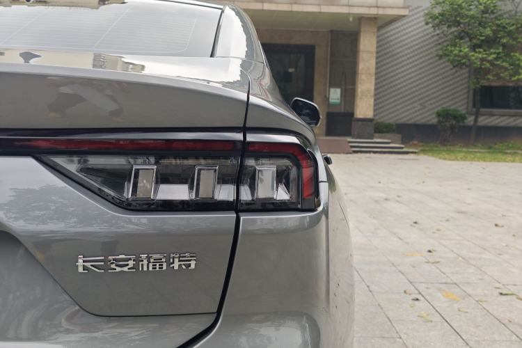 Used Ford Mondeo 2023 EcoBoost 180 Comfort Model Exterior 8