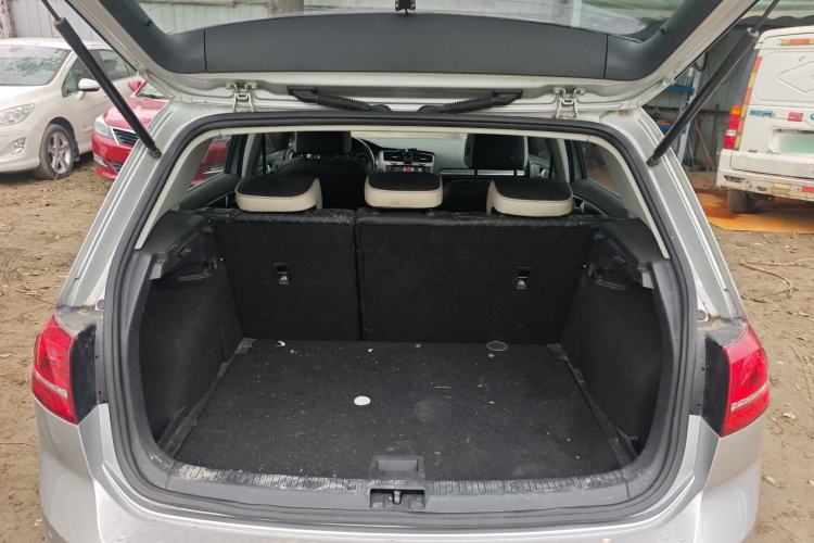 Used Volkswagen Golf 2015 1.6L Automatic Comfort Model Trunk