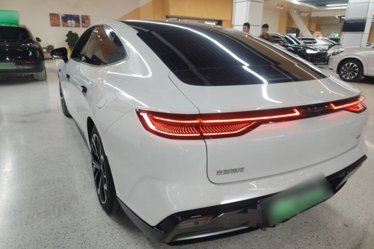 Used Geely Galaxy E8 2025 700 km Long-Range Intelligent Driving Version
