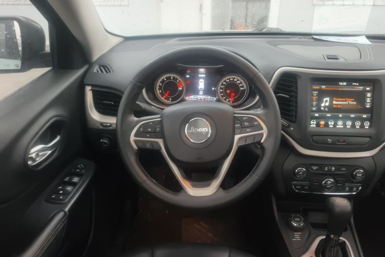 Used Jeep Cherokee 2016 2.4L Professional Smart Version
