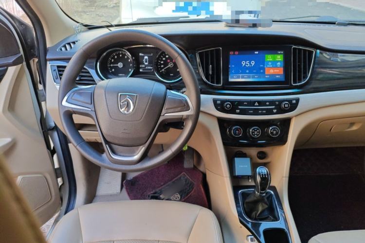 Used Baojun 730 2016 1.5L Manual Comfort Version 7 Seats China V Emission Standard Steering Wheel