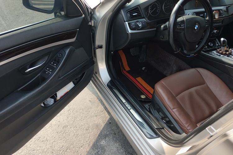 Used BMW 5 Series 2013 525Li Leading Model
