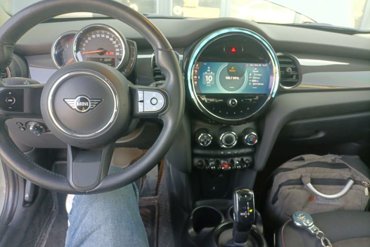 Used MINI 2022 1.5T ONE Center Console