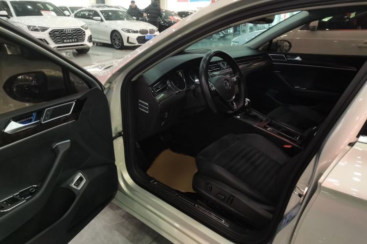 Used Volkswagen Magotan 2017 330TSI DSG Luxury Model