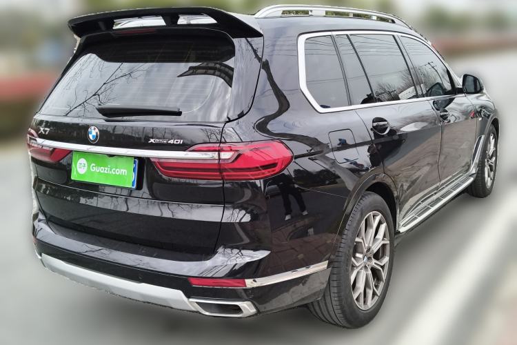 Used BMW X7 2022 xDrive40i Luxury Package with Leading Features Rear Right 45 Deg