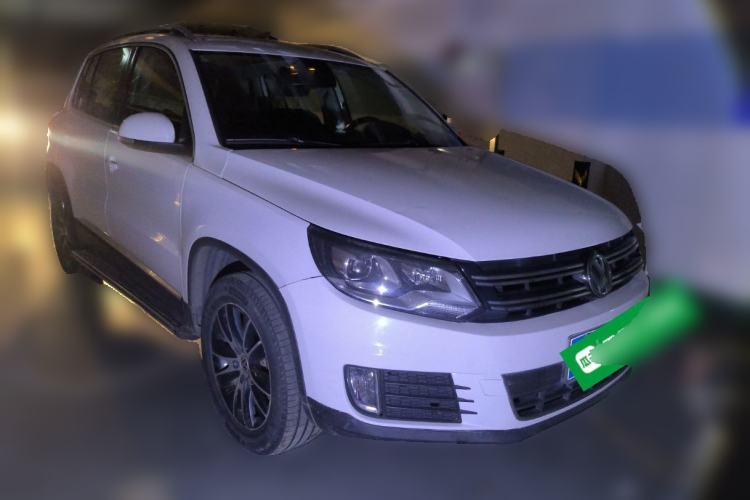 Used Volkswagen Tiguan 2015 1.8TSI Automatic Two-Wheel Drive Luxury Model Front Right 45 Deg