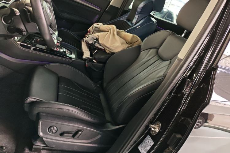 Used Audi Q5L 2022 40T Fashionable and Dynamic Model Left Front Seat