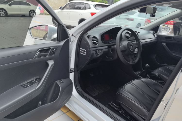 Used Volkswagen Jetta 2015 Value Edition 1.6L Manual Fashionable Style Driver Seat