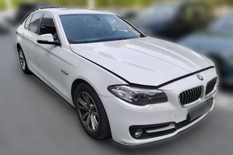 Used BMW 5 Series 2015 520i Elegant Edition Front Right 45 Deg