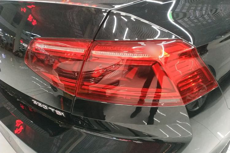 Used Volkswagen Magotan 2020 330TSI DSG Luxury Edition Right Rear Taillight