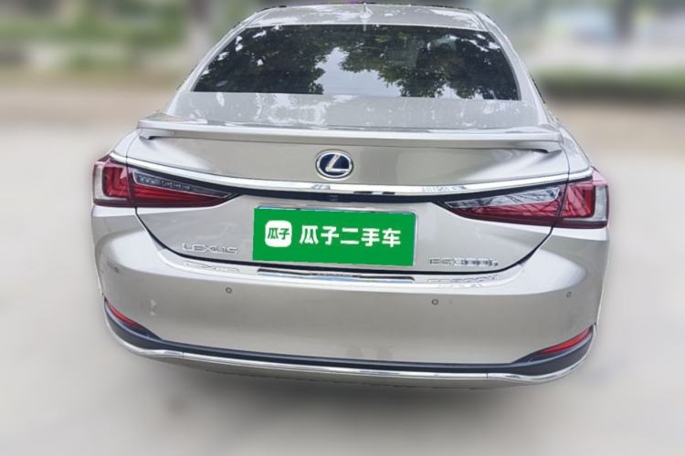 Used Lexus ES 2020 300h Deluxe Edition
