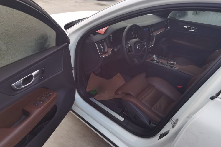 Used Volvo S60 2023 B4 Zhiyuan Luxury Edition
