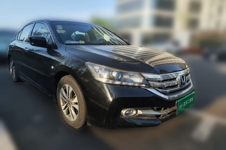 Used Honda Accord 2015 2.0L LX Comfort Edition Front Right 45 Deg